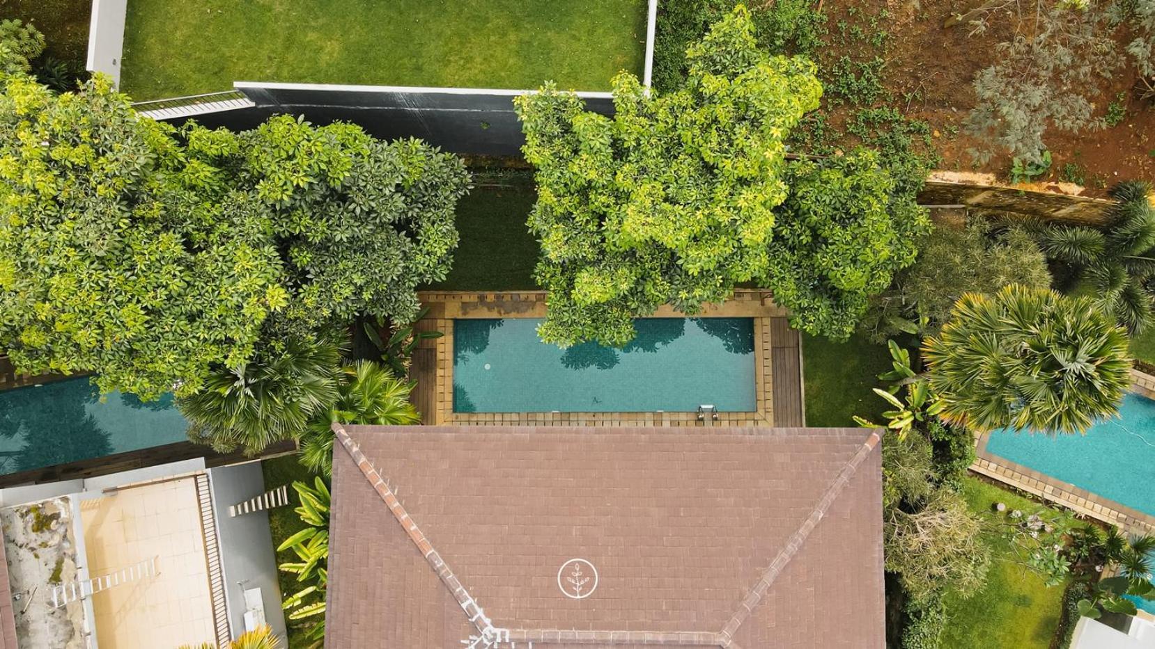 Oyama City View Villa 4 Bedrooms With A Private Swimming Pool Bandung Exterior photo