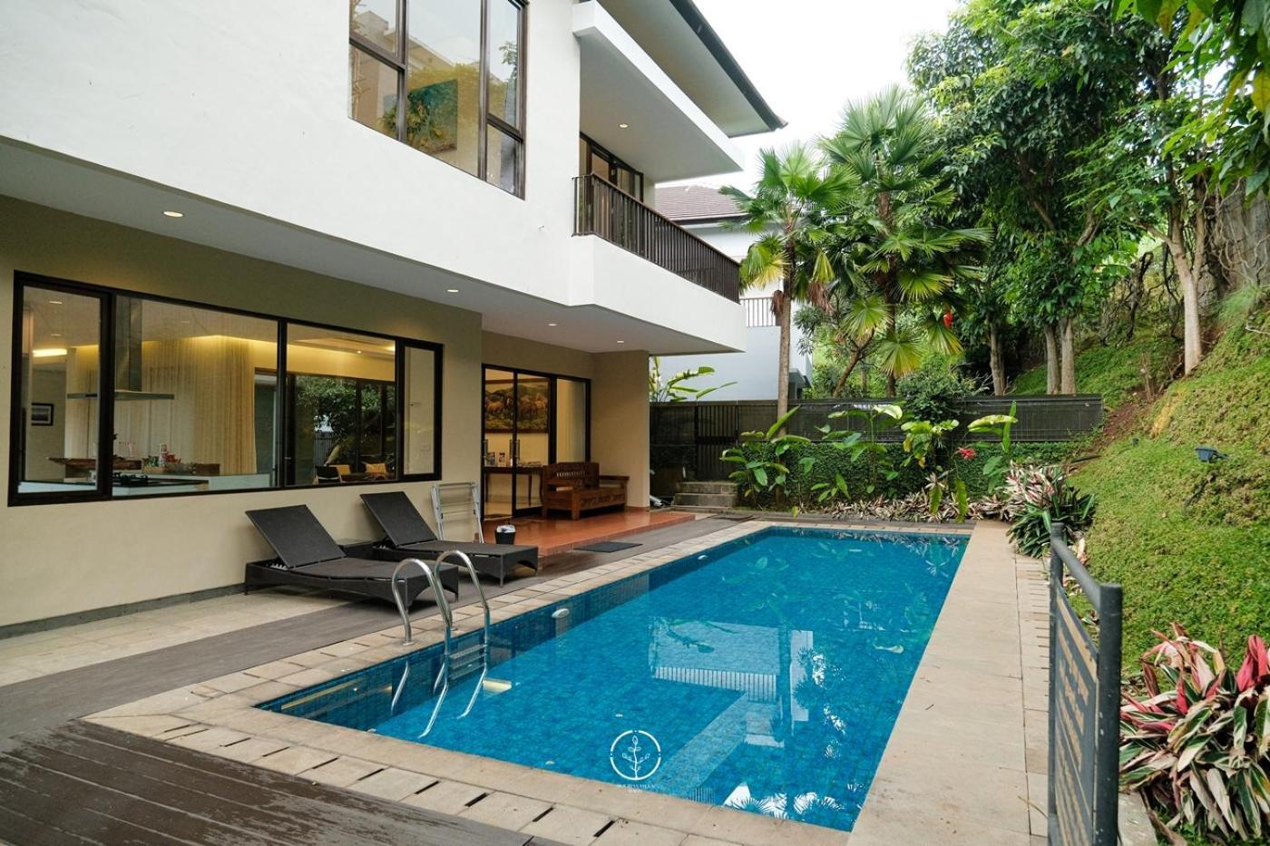 Oyama City View Villa 4 Bedrooms With A Private Swimming Pool Bandung Exterior photo