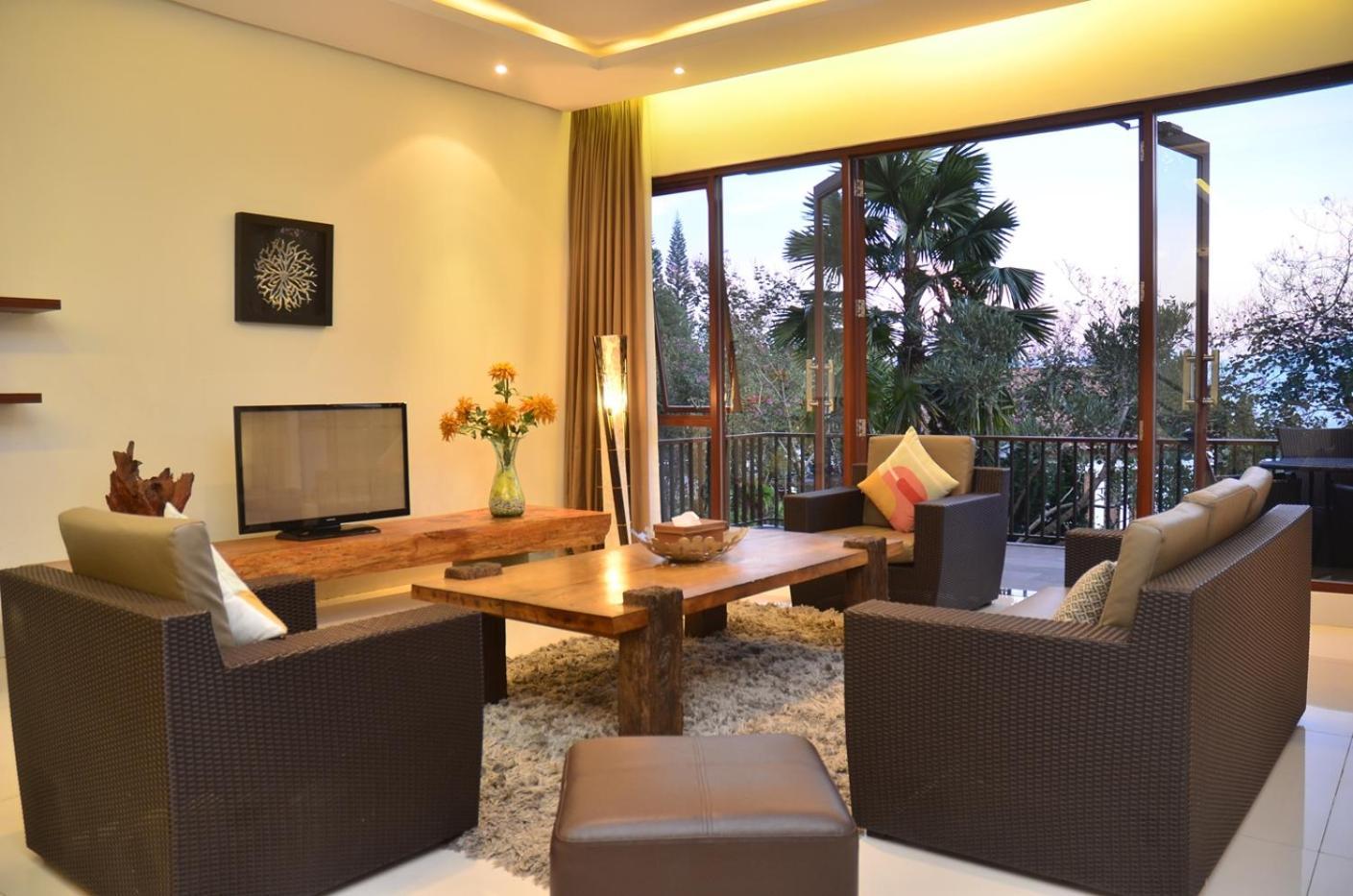 Oyama City View Villa 4 Bedrooms With A Private Swimming Pool Bandung Exterior photo